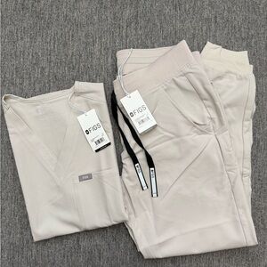 NWT Figs Color Bone Scrub Set